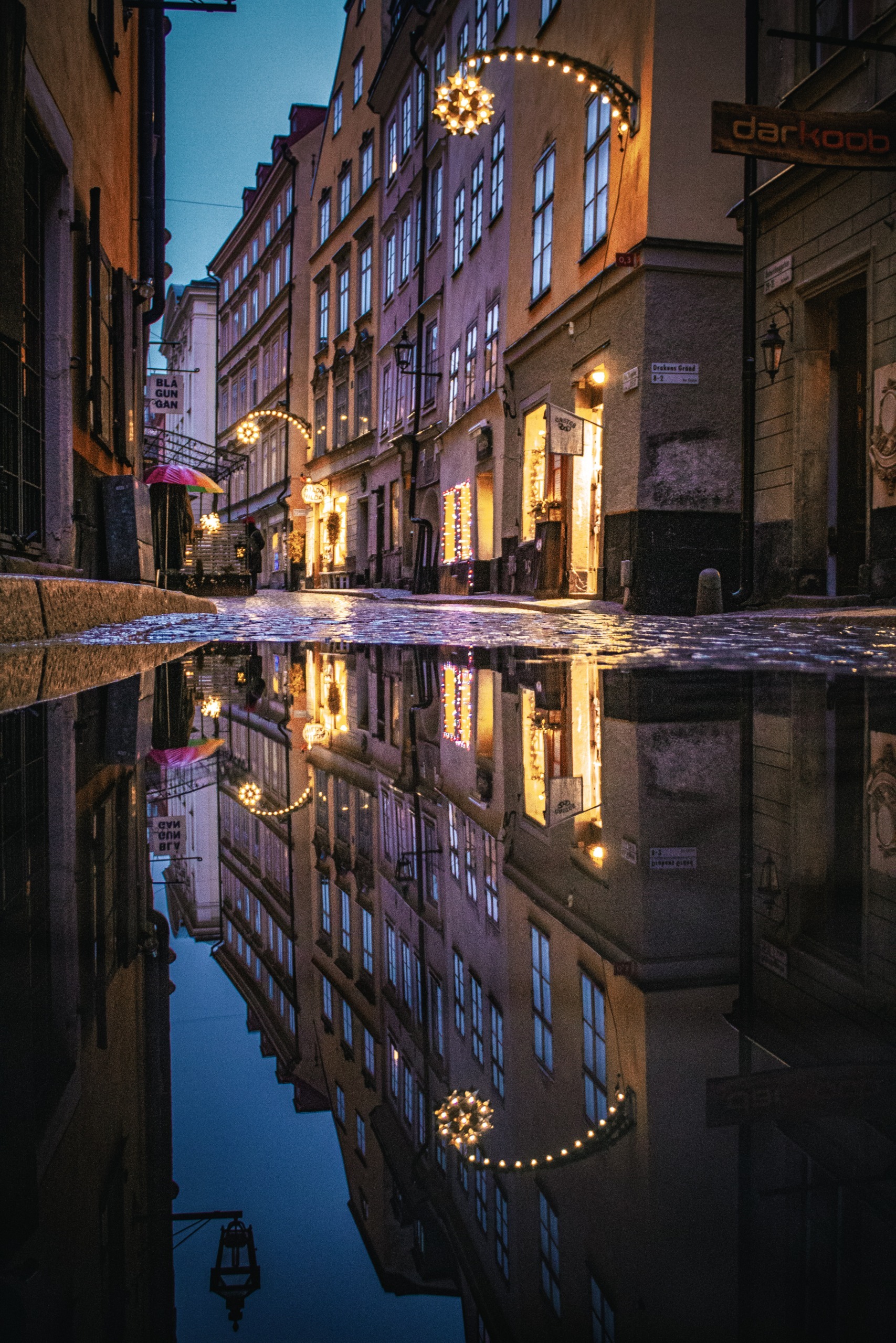 Ruelle et reflets - Stockholm - ©Maël Kerviche
